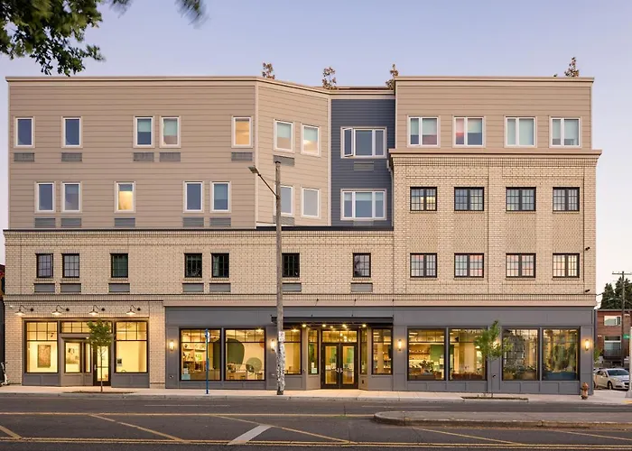 Сity center hotels Lolo Pass